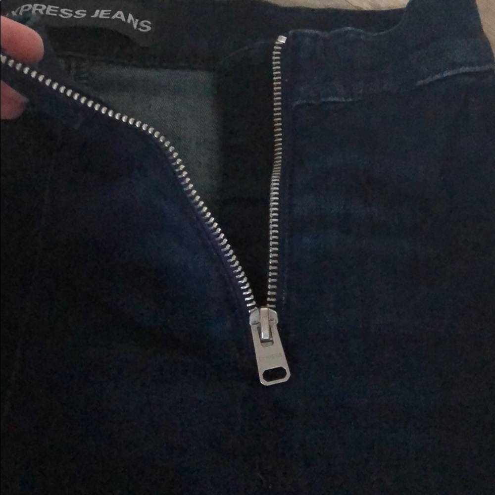Express Shorts - Picture 3 of 3
